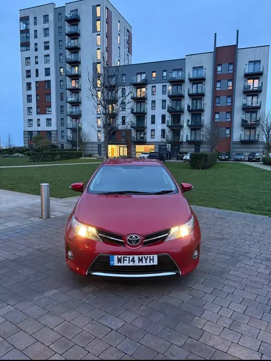 Toyota Auris 2014 photo 2