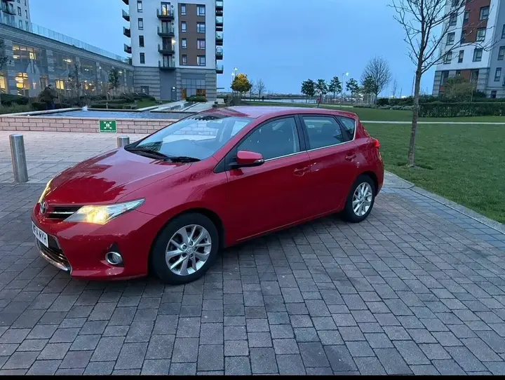 Toyota Auris 2014 photo 3