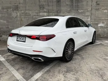 Mercedes-Benz E 300 2026 photo 4