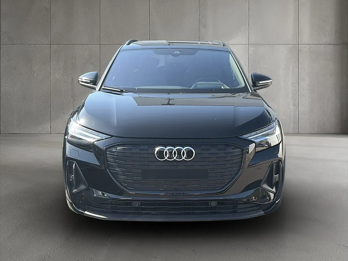 Audi Q4 2022 photo 2