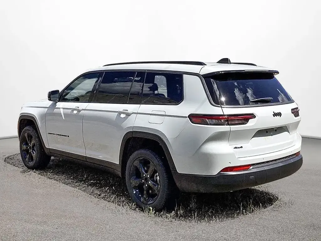Jeep Grand Cherokee 2026 photo 3