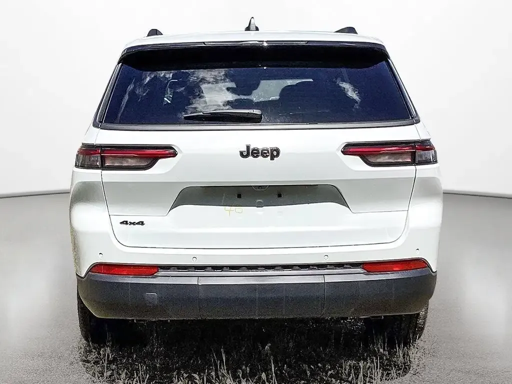 Jeep Grand Cherokee 2026 photo 4