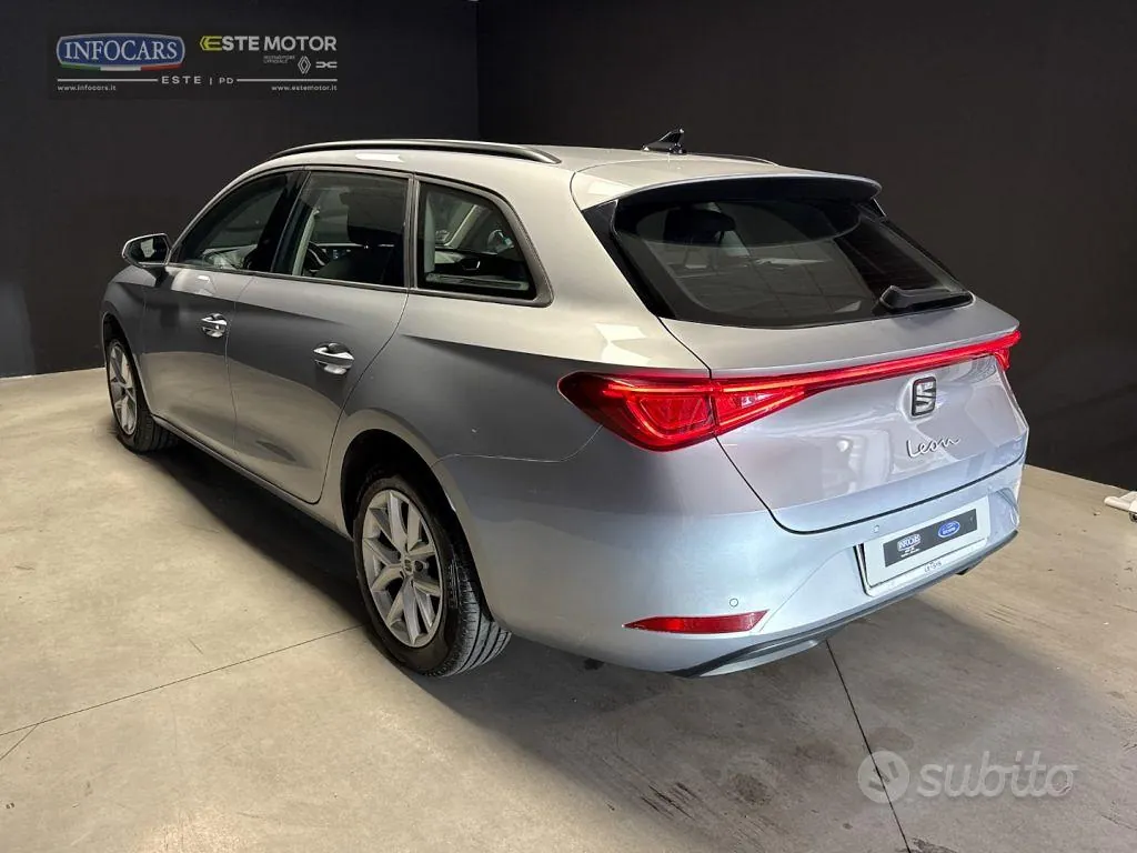 Seat Leon 2023 photo 2