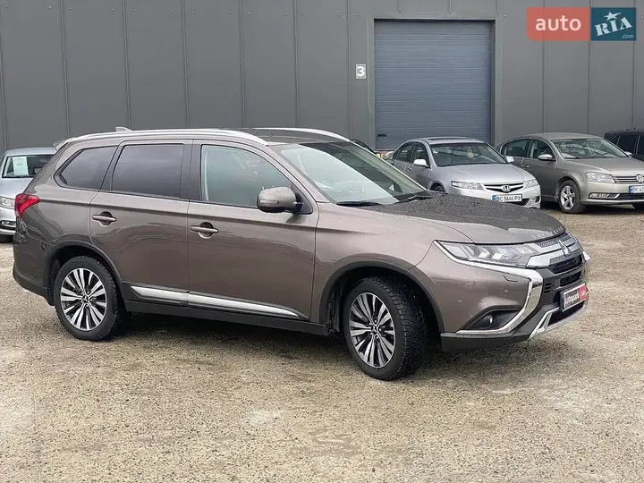 Mitsubishi Outlander 2019 photo 4