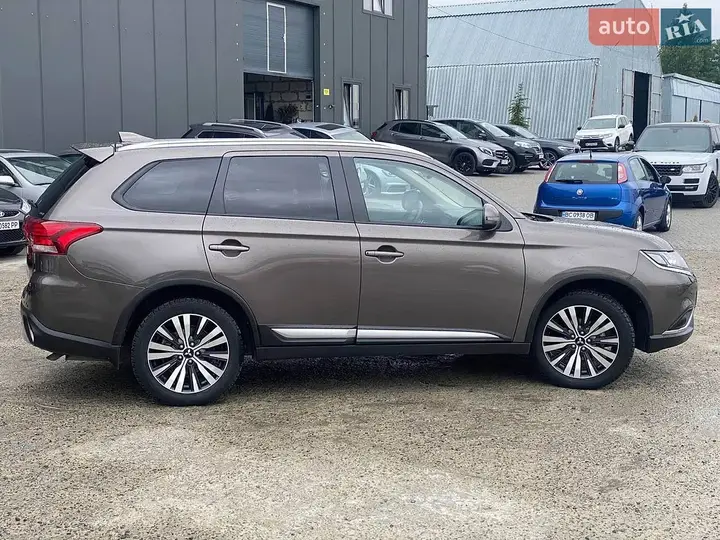 Mitsubishi Outlander 2019 photo 5