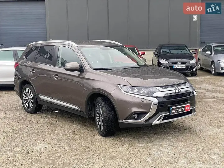 Mitsubishi Outlander 2019 photo 3