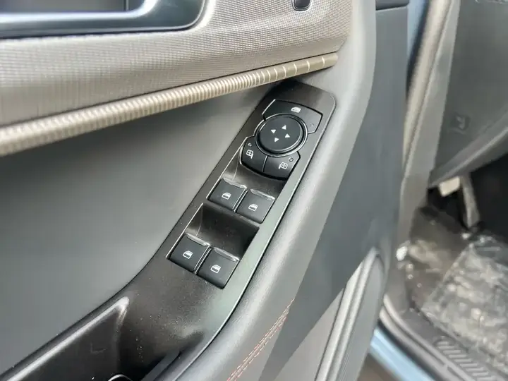 Ford Explorer 2026 photo 5