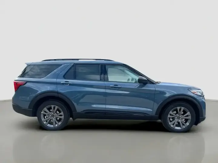 Ford Explorer 2026 photo 2