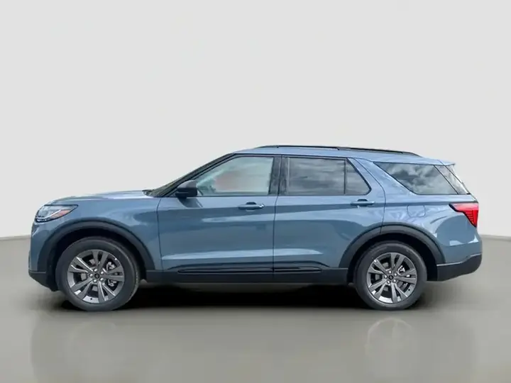 Ford Explorer 2026 photo 4