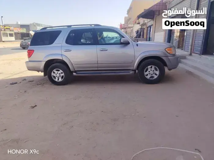 Toyota Sequoia 2004 photo 2