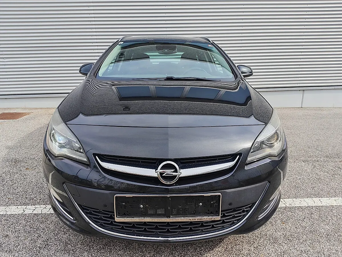 Opel Astra 2014 photo 2