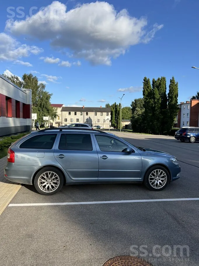 Skoda Octavia 2009 photo 2