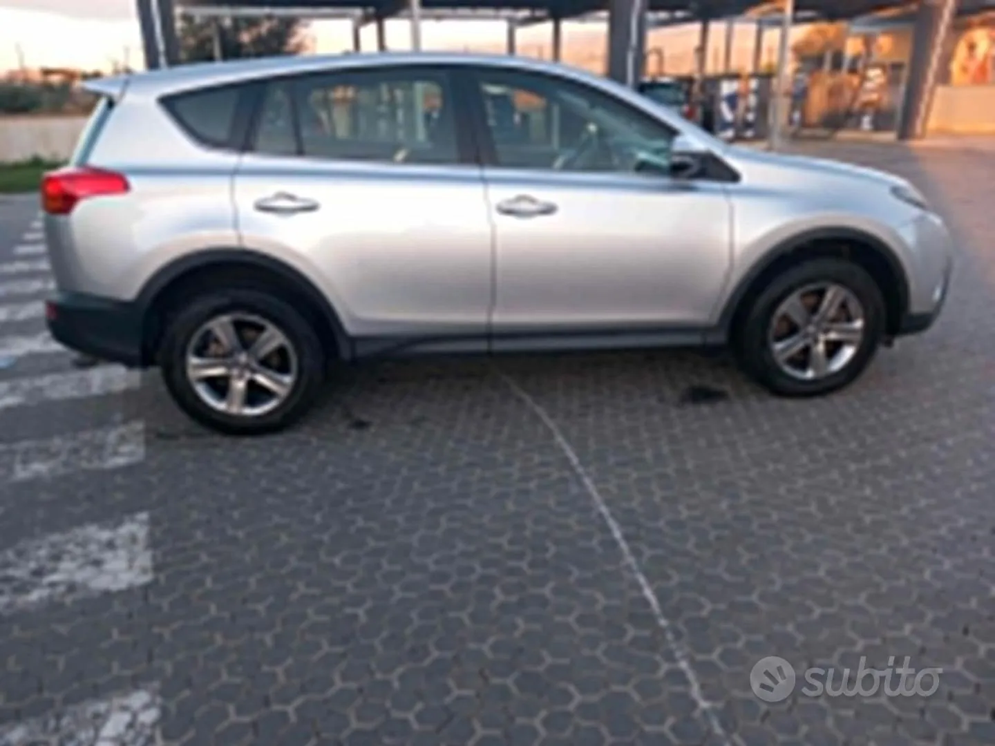 Toyota Rav4 2015 photo 4