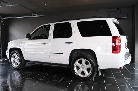 Chevrolet Tahoe 2010 photo 2