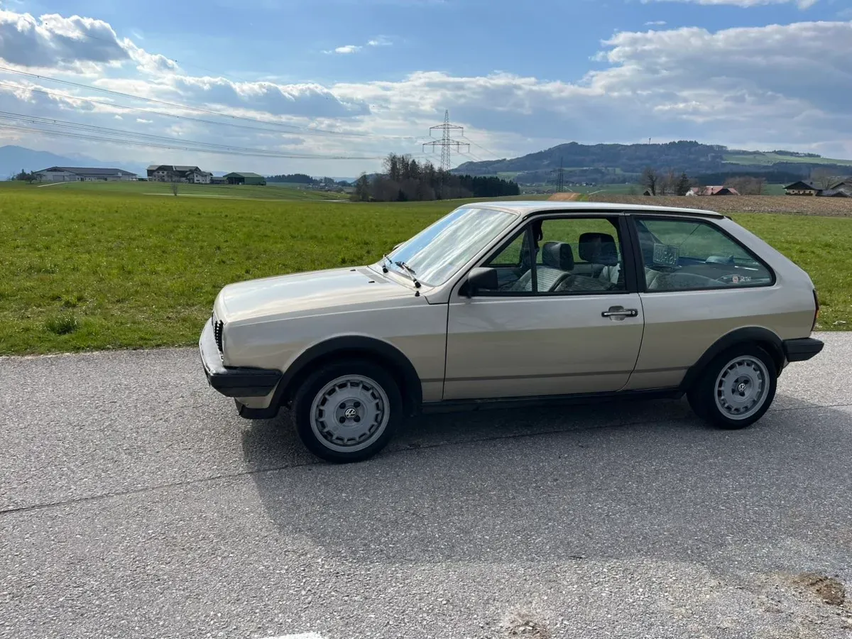 Volkswagen Polo 1987 photo 2