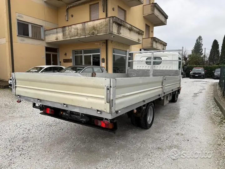 Nissan Cabstar 2008 photo 4