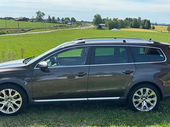 Volkswagen Passat 2014 photo 2