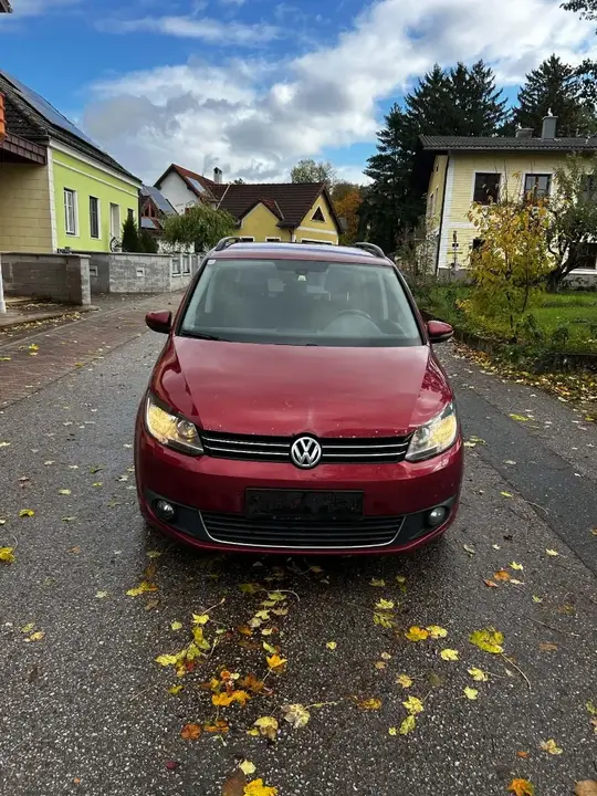 Volkswagen Touran 2011 photo 3