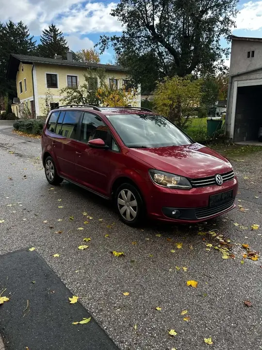 Volkswagen Touran 2011 photo 2