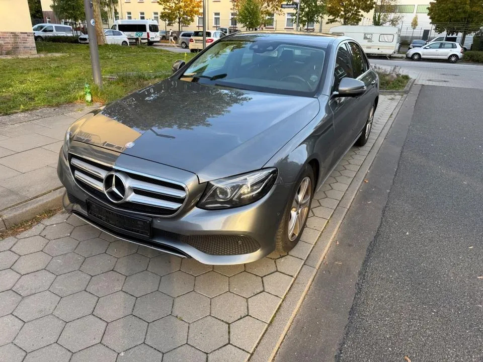 Mercedes-Benz E 220 D