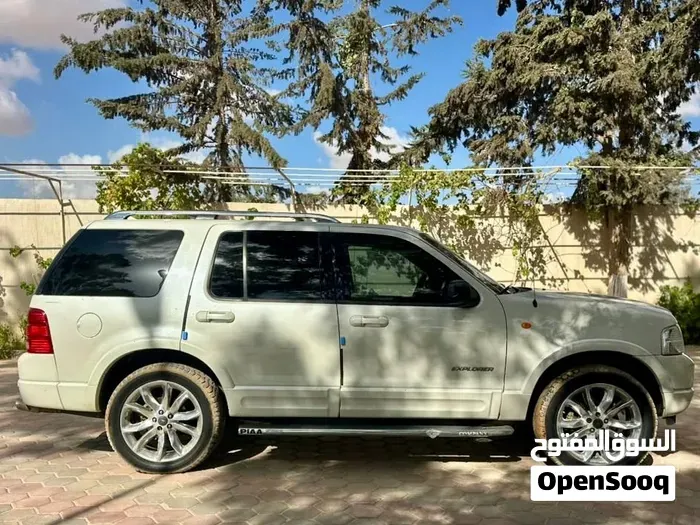 Ford Explorer 2004 photo 3