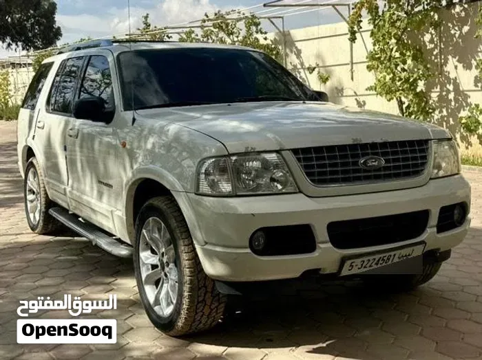 Ford Explorer 2004 photo 2