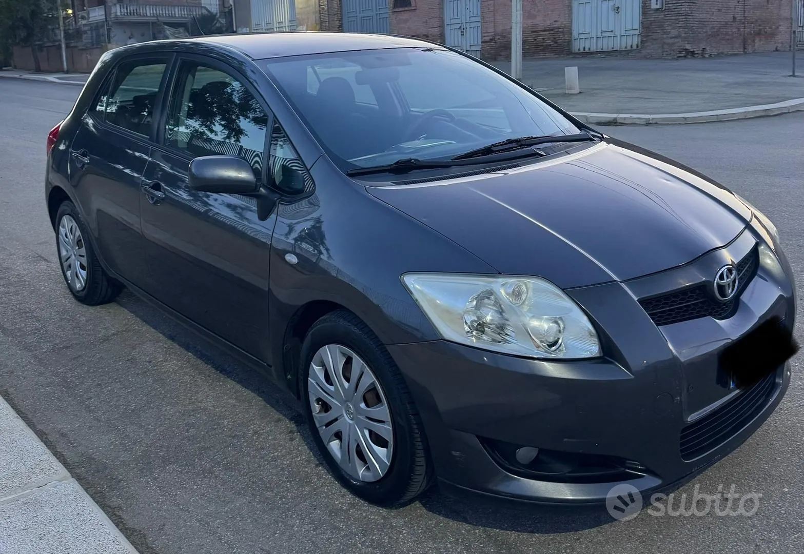 Toyota Auris 2011 photo 2