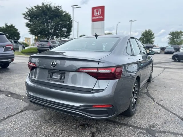 Volkswagen Jetta 2024 photo 5