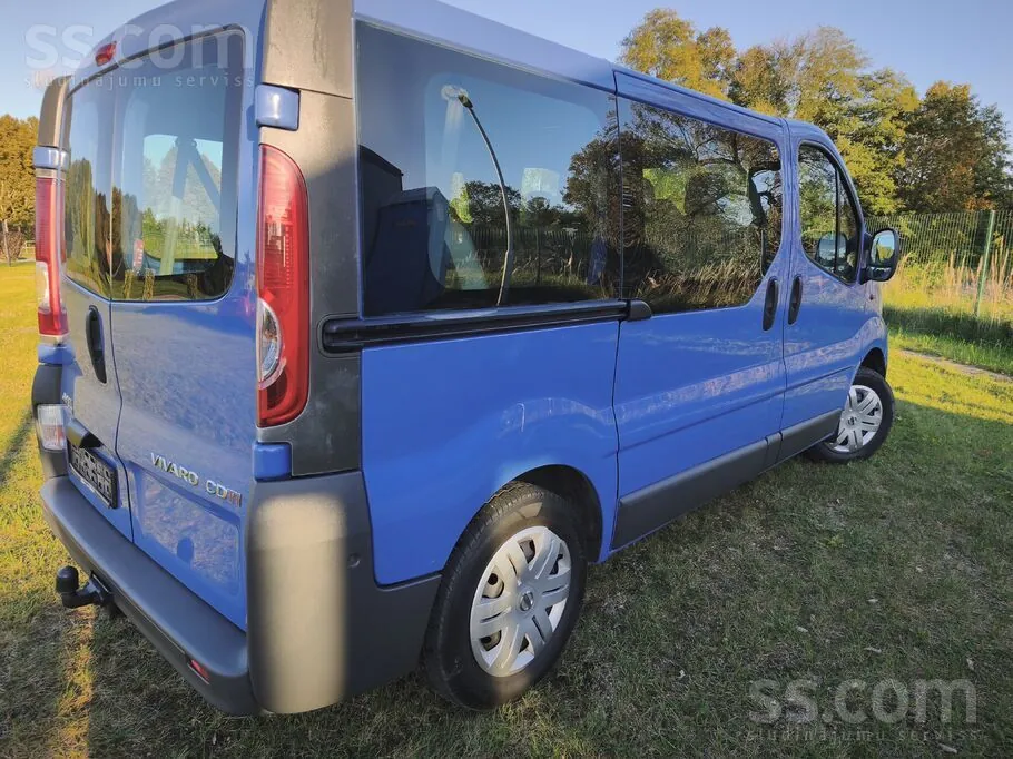 Opel Vivaro 2011 photo 4