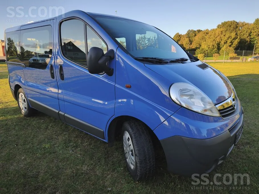 Opel Vivaro 2011 photo 2