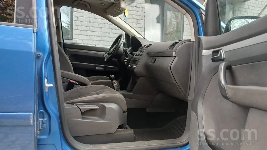 Volkswagen Touran 2006 photo 3