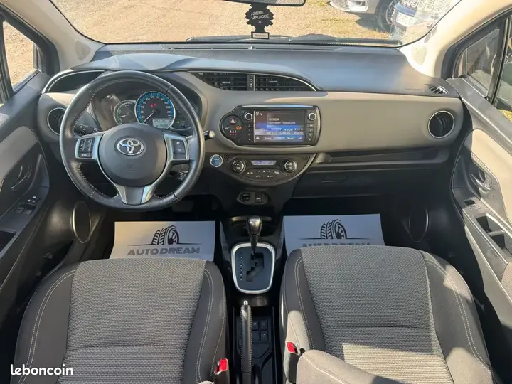Toyota Yaris 2015 photo 3