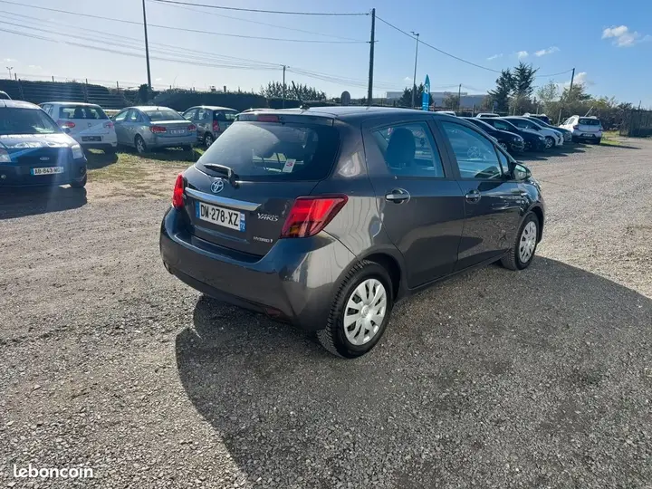 Toyota Yaris 2015 photo 2