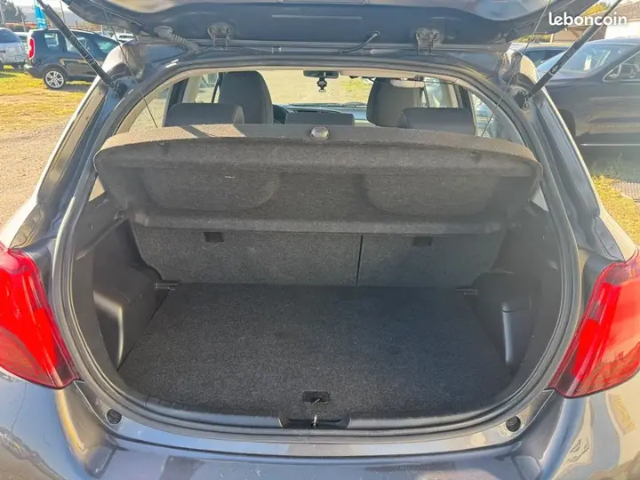 Toyota Yaris 2015 photo 5