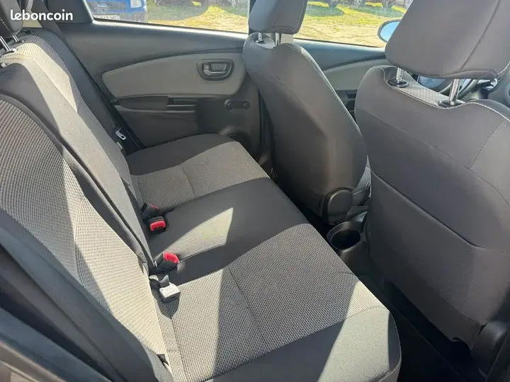 Toyota Yaris 2015 photo 4