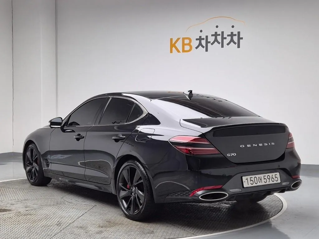 Genesis G70 2023 photo 2