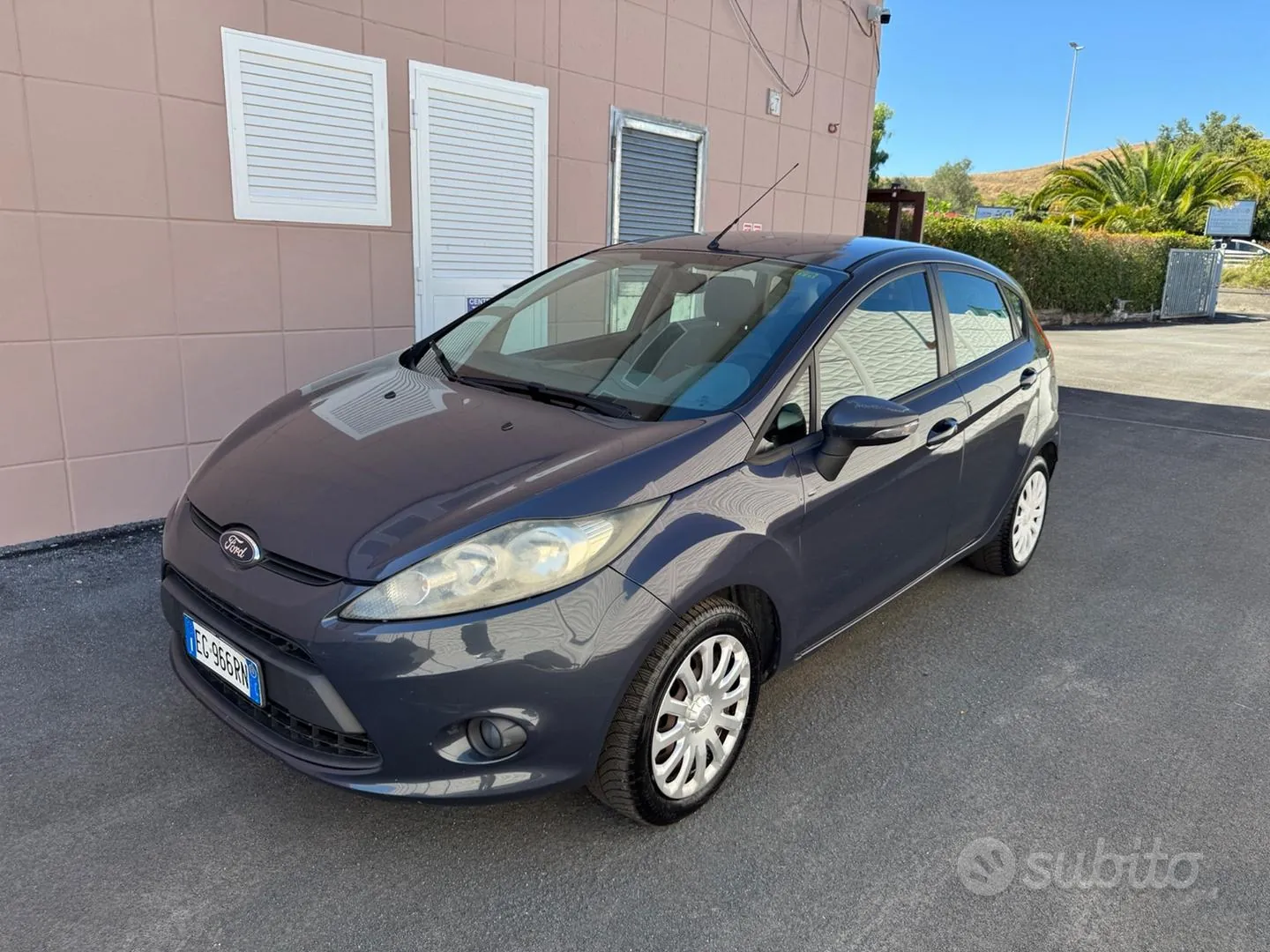 Ford Fiesta 2011 photo 2