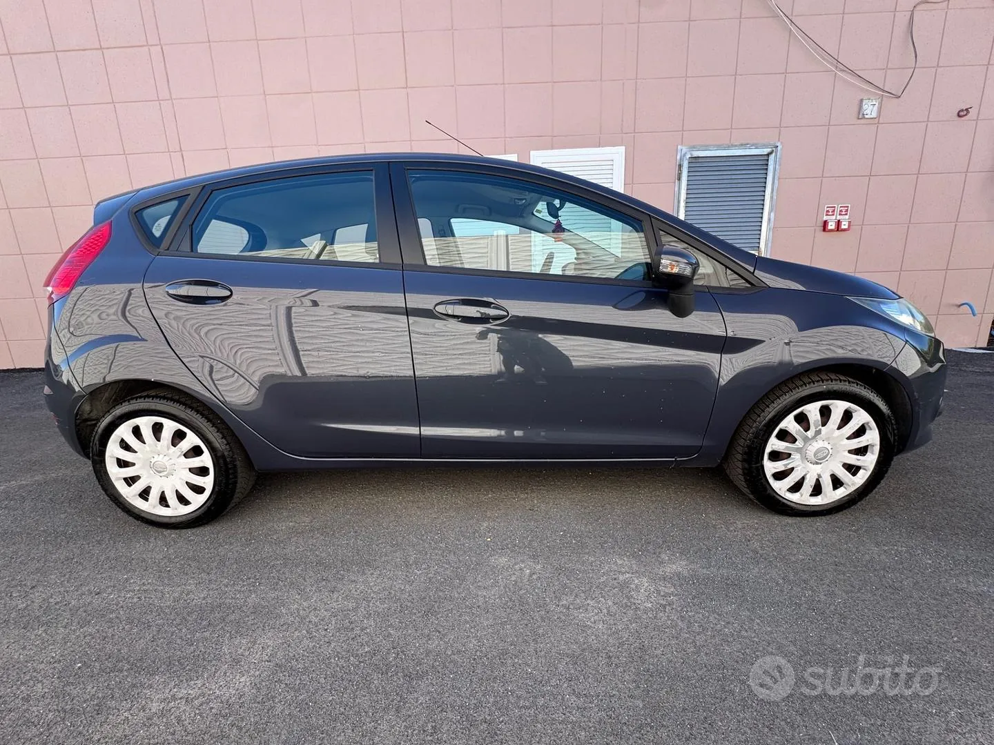 Ford Fiesta 2011 photo 3