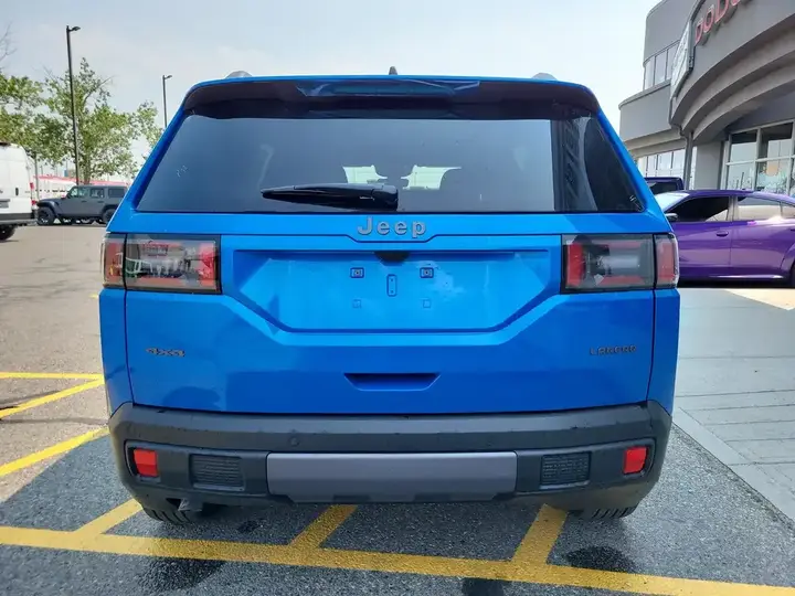 Jeep Cherokee 2026 photo 3
