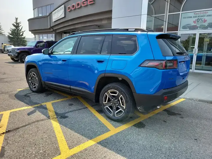Jeep Cherokee 2026 photo 2
