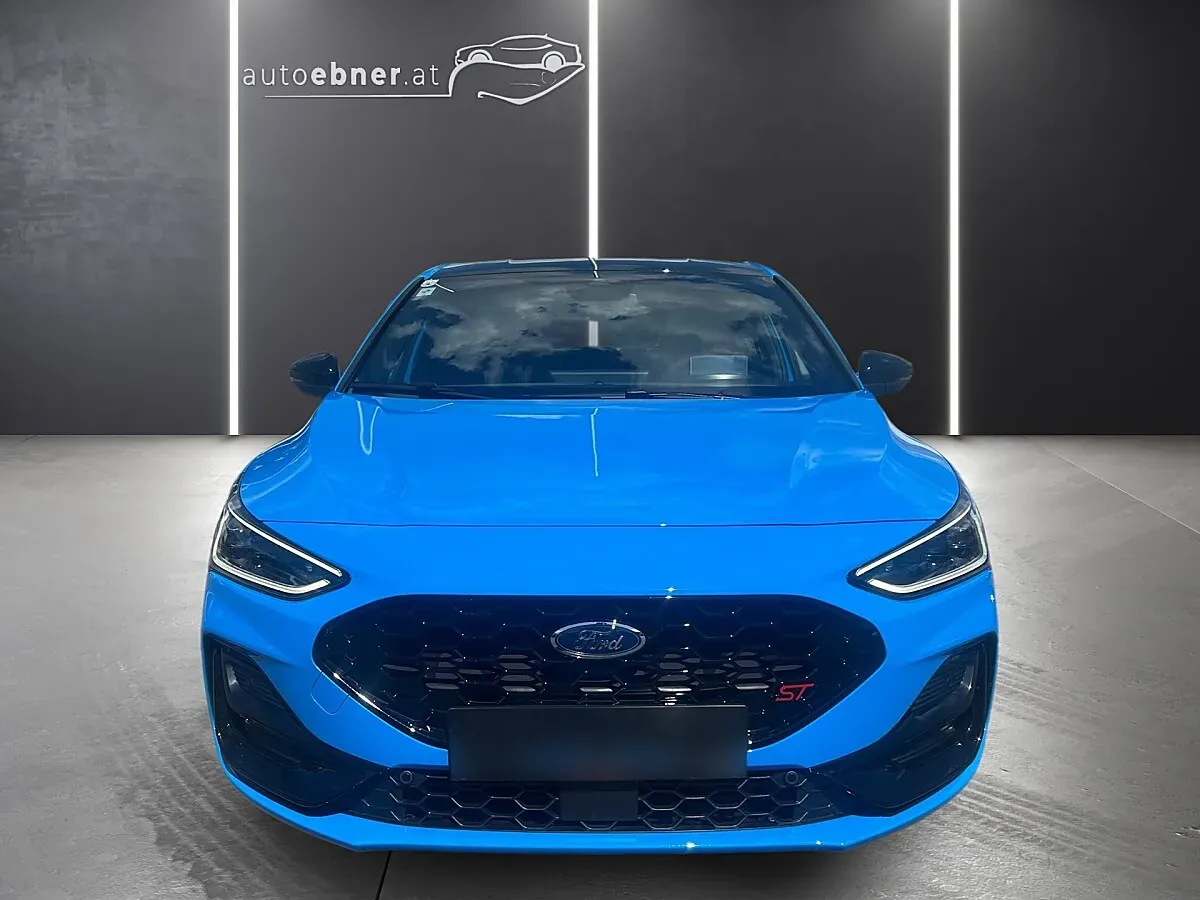Ford Focus 2024 photo 2