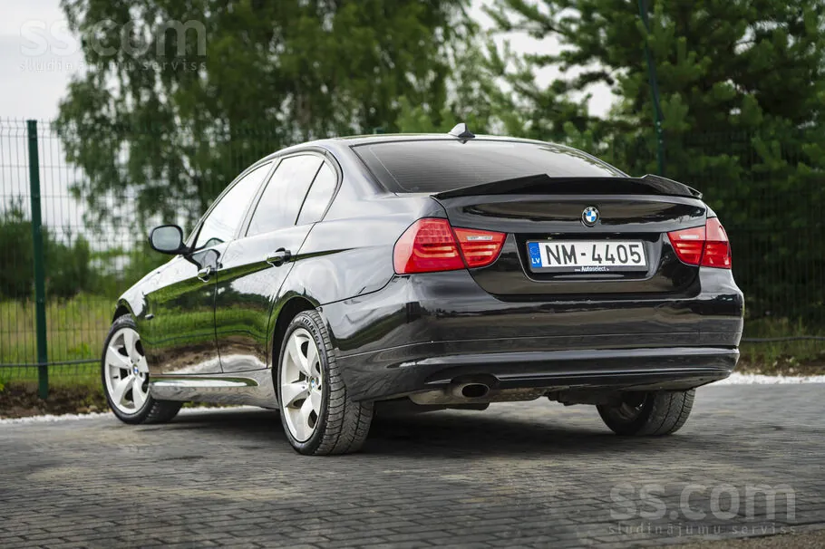BMW 318 2009 photo 4