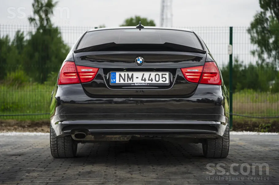 BMW 318 2009 photo 5
