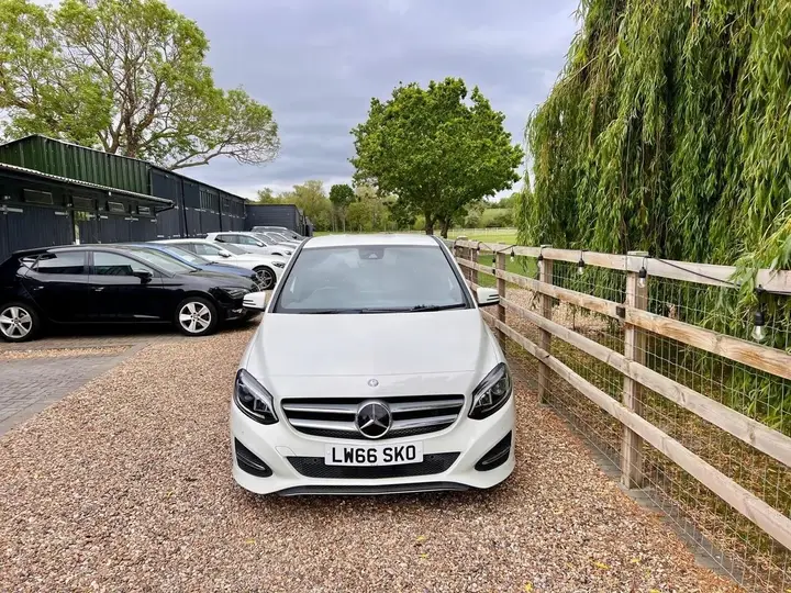 Mercedes-Benz B-Class 2016 photo 2