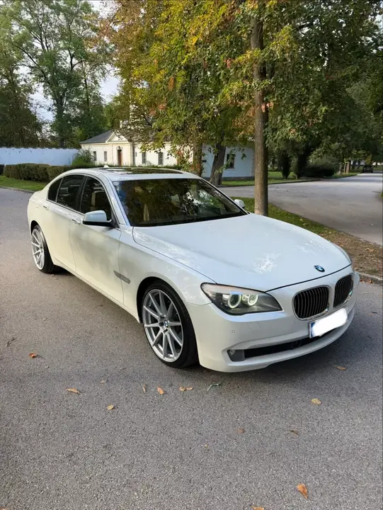 BMW 7 Series 2009 photo 2