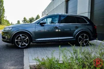 Audi Q7 2017 photo 2