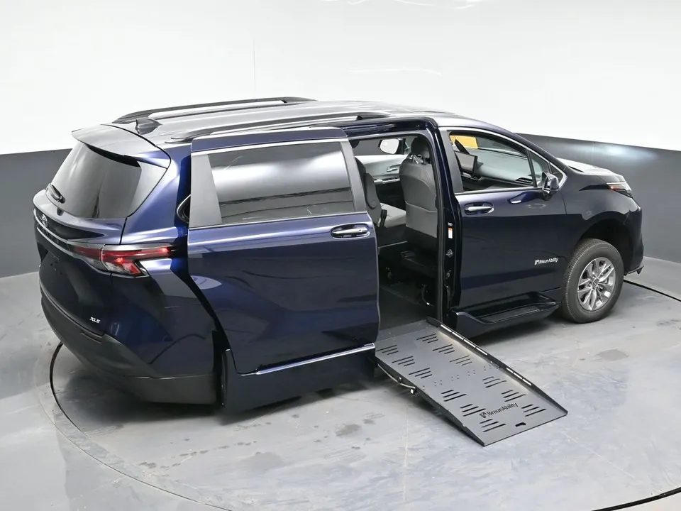 Toyota Sienna 2026 photo 2