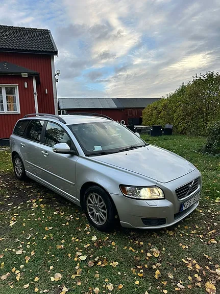 Volvo V50 2010 photo 2
