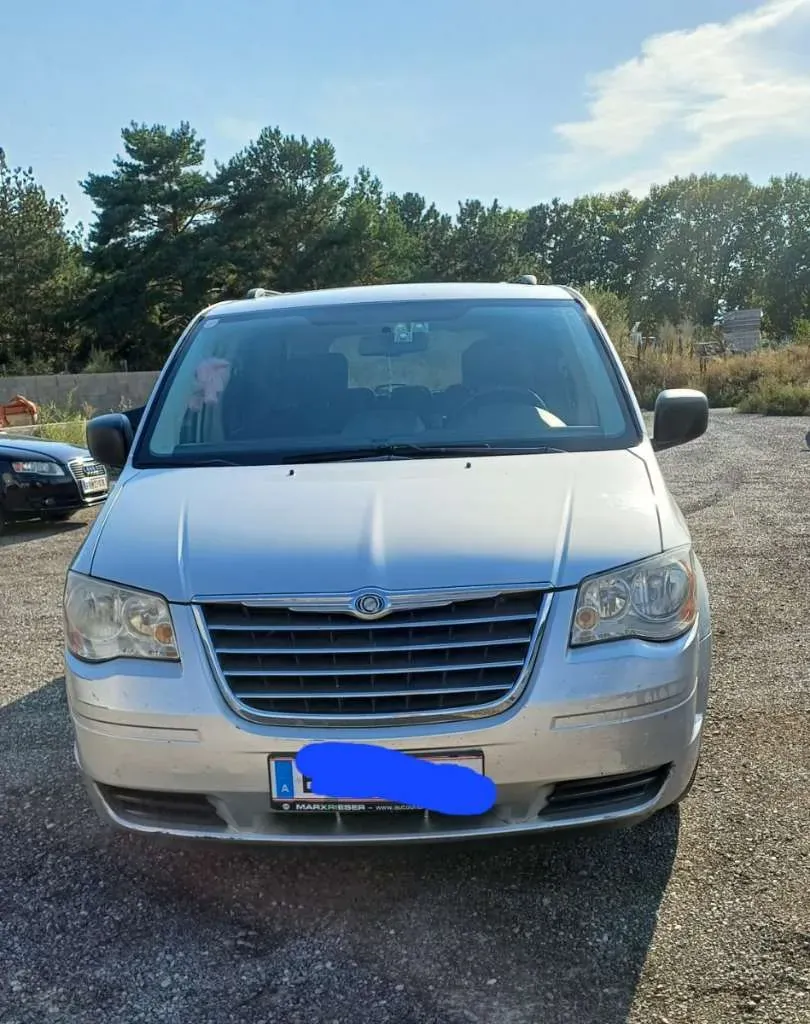Chrysler Voyager 2011 photo 2