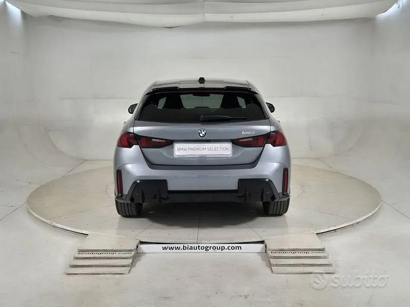 BMW 1 Series 2025 photo 3